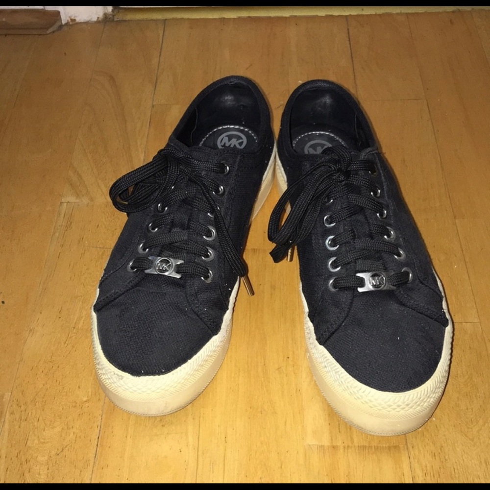 Michael Kors sneakers 👟 (black and white)